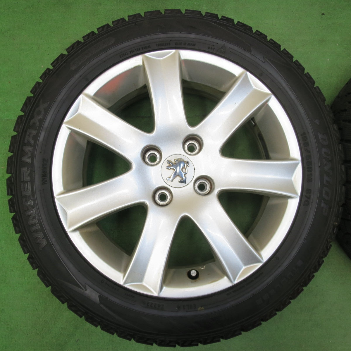 [送料無料] バリ溝！22年！9.5分以上★プジョー 207 純正 195/55R16 スタッドレス ダンロップ ウインターマックス WM02 16インチ PCD108/4H★4123011イス