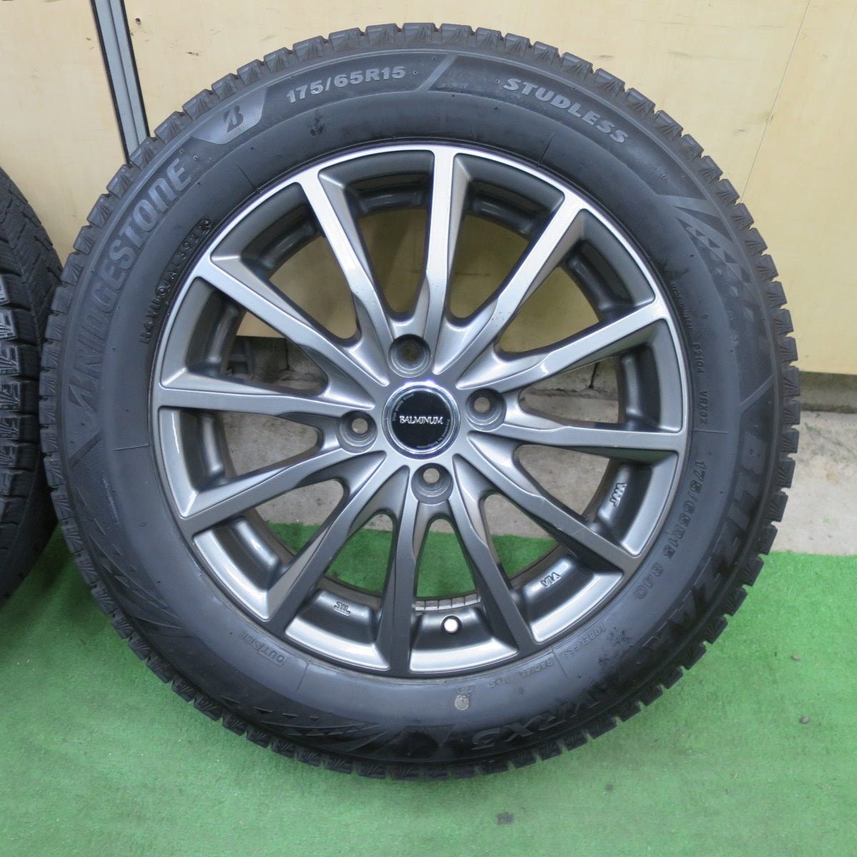 バリ溝！22年！キレイ！8.5分★スタッドレス 175/65R15 ブリヂストン ブリザック VRX3 BALMINUM AR12 バルミナ 15インチ PCD100/4H★6021102TTス