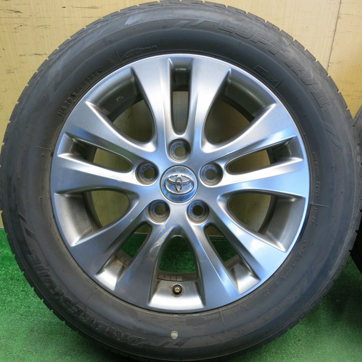 4本価格！24年★トヨタ 70系 ノア ヴォクシー 純正 205/60R16 ブリヂストン LUFT RV2 16インチ PCD114.3/5H★6053005HAノ