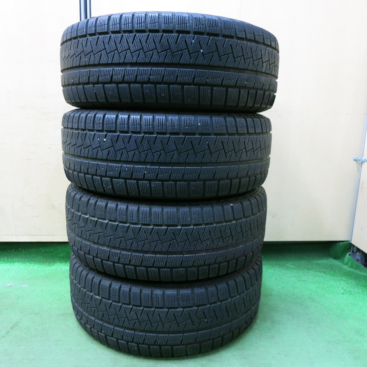 [送料無料] キレイ★ワーゲン 等 IRVINE F01 215/60R16 スタッドレス ピレリ アイスアシンメトリコ プラス アーヴィン 16インチ PCD112/5H★4122504SYス