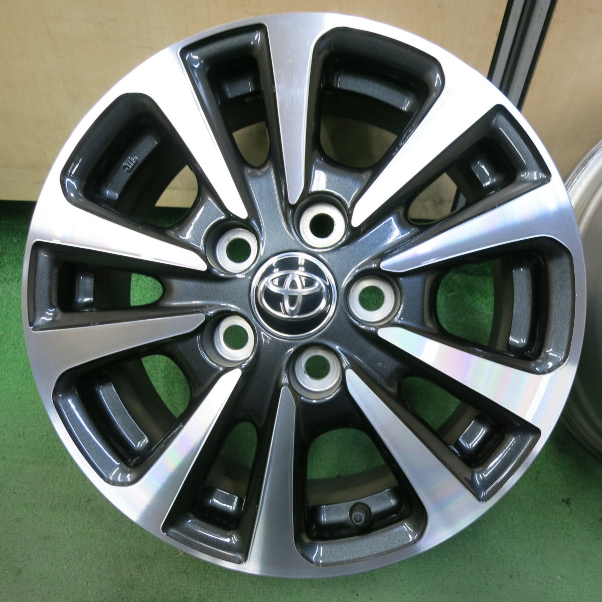 キレイ★トヨタ 80系 エスクァイア 純正 ホイール 15インチ 15×6J PCD114.3/5H★5052110SYホ