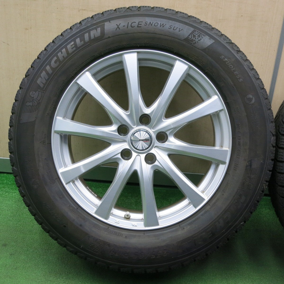 [送料無料] バリ溝！23年！9.5分★スタッドレス 235/65R18 ミシュラン X-ICE SNOW SUV ravrion RS01 ラブリオン 18インチ PCD114.3/5H★5020405NJス
