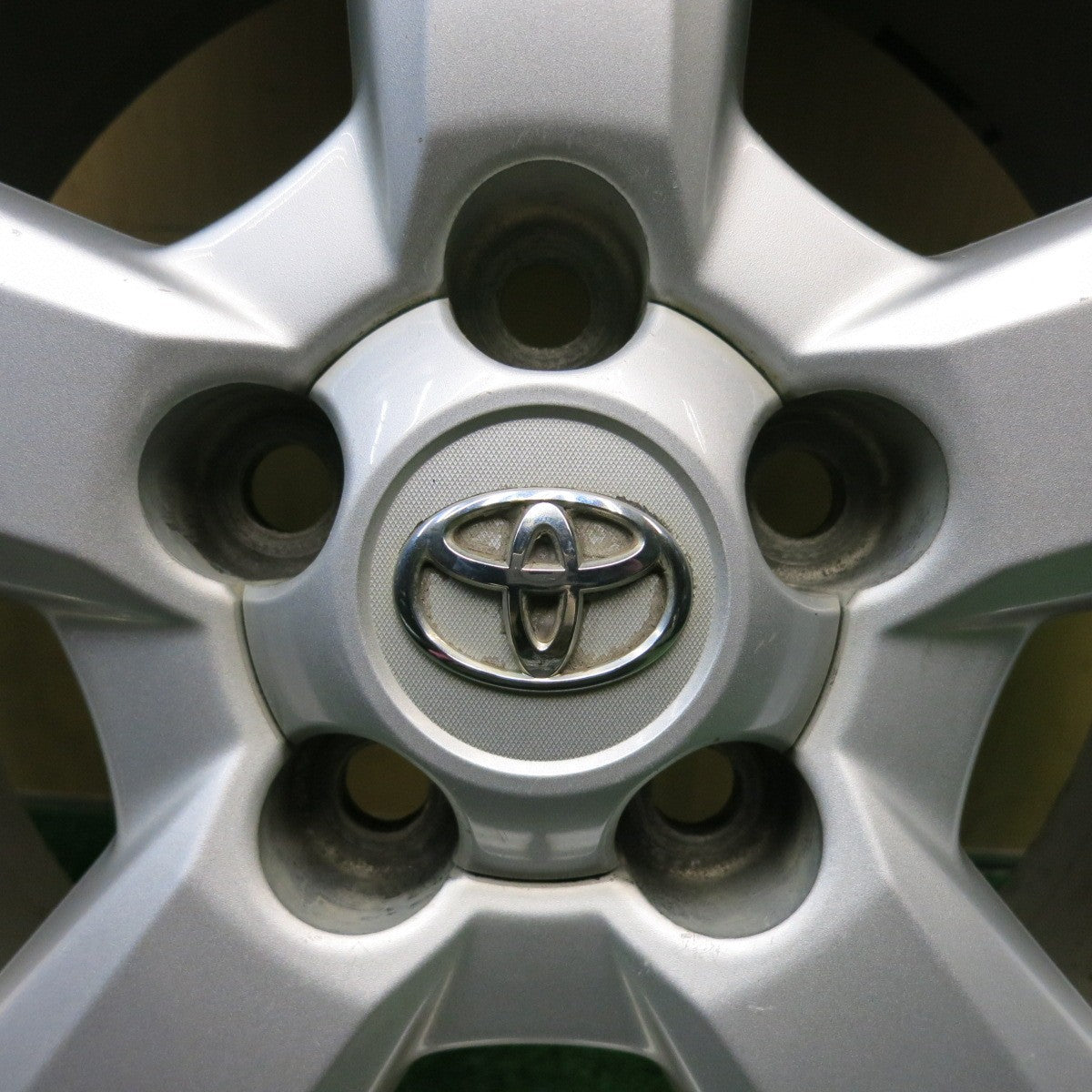 バリ溝！21年！キレイ！9.5分★トヨタ 30系 RAV4 純正 225/65R17 スタッドレス グッドイヤー アイスナビ SUV 17インチ PCD114.3/5H★5121405HAス