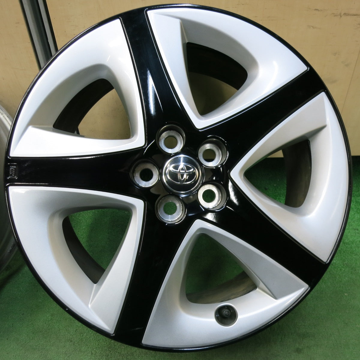[送料無料] キレイ★トヨタ 50系 プリウス ツーリング 純正 ENKEI ホイール 17インチ 17×7J エンケイ PCD100/5H★5030709SYホ