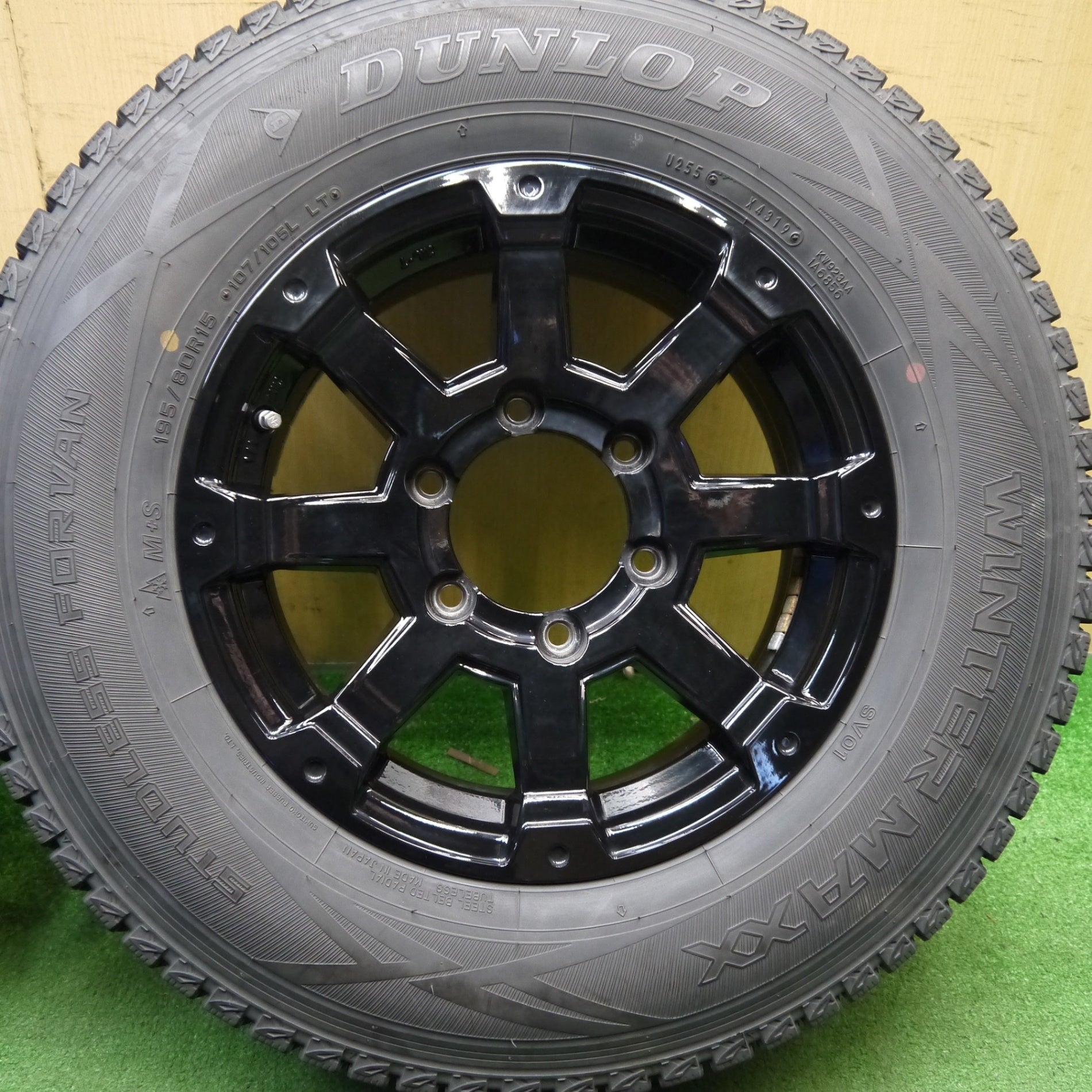 バリ溝！キレイ！9.5分☆ハイエース等 BADX ROCK KELLY MX-I 195/80R15
