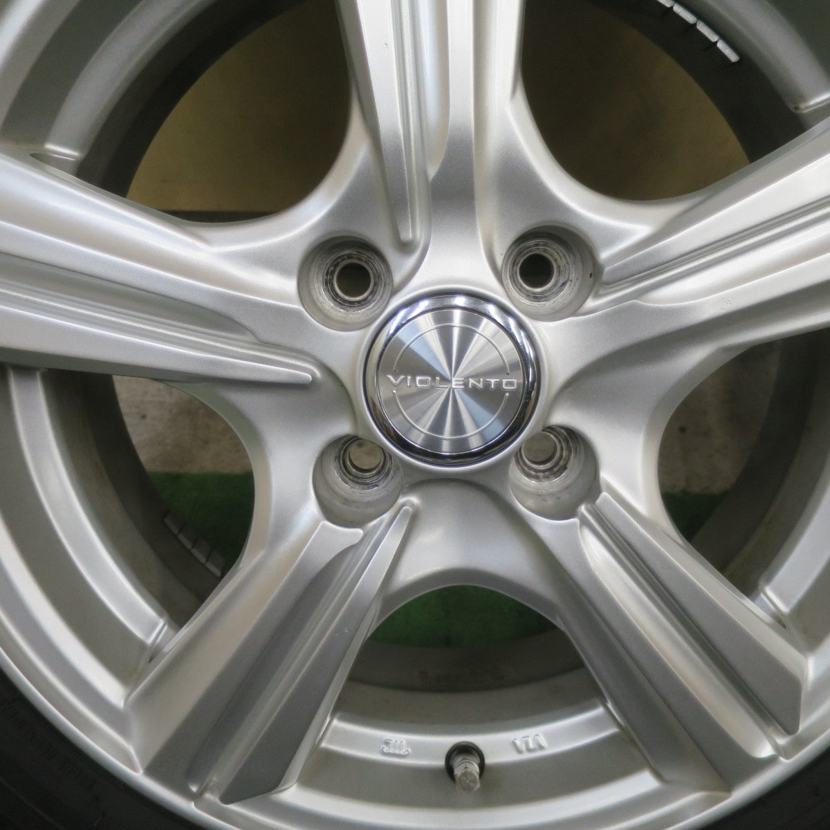 バリ溝！キレイ！9.5分★スタッドレス 175/65R15 ダンロップ ウインターマックス WM02 VIOLENTO ヴィオレント 15インチ PCD100/4H★6021806TTス