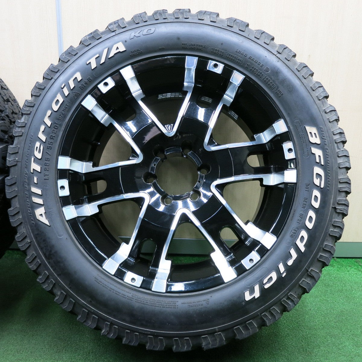 *送料無料* バリ溝！9分★ULTRA 201 バロン 285/55R20 117/114T BFグッドリッチ All-Terrain T/A ウルトラ PCD139.7/6H★4032501NJス