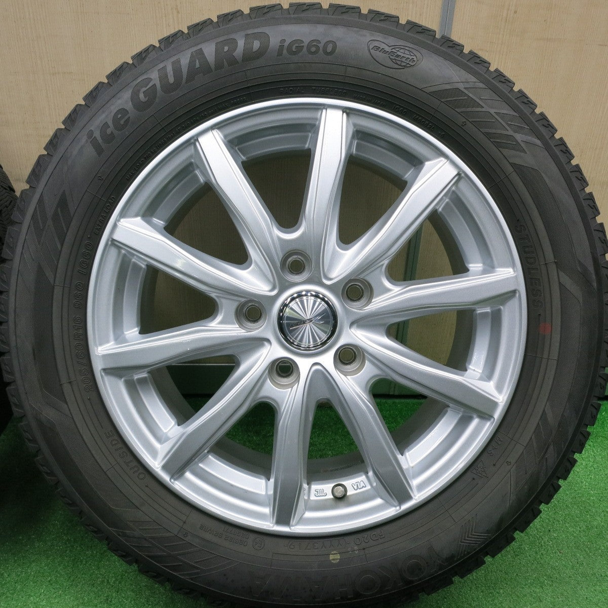 [送料無料] バリ溝！キレイ！9分★スタッドレス 205/60R16 ヨコハマ アイスガード iG60 JOKER ジョーカー 16インチ PCD114.3/5H★4112609TNス