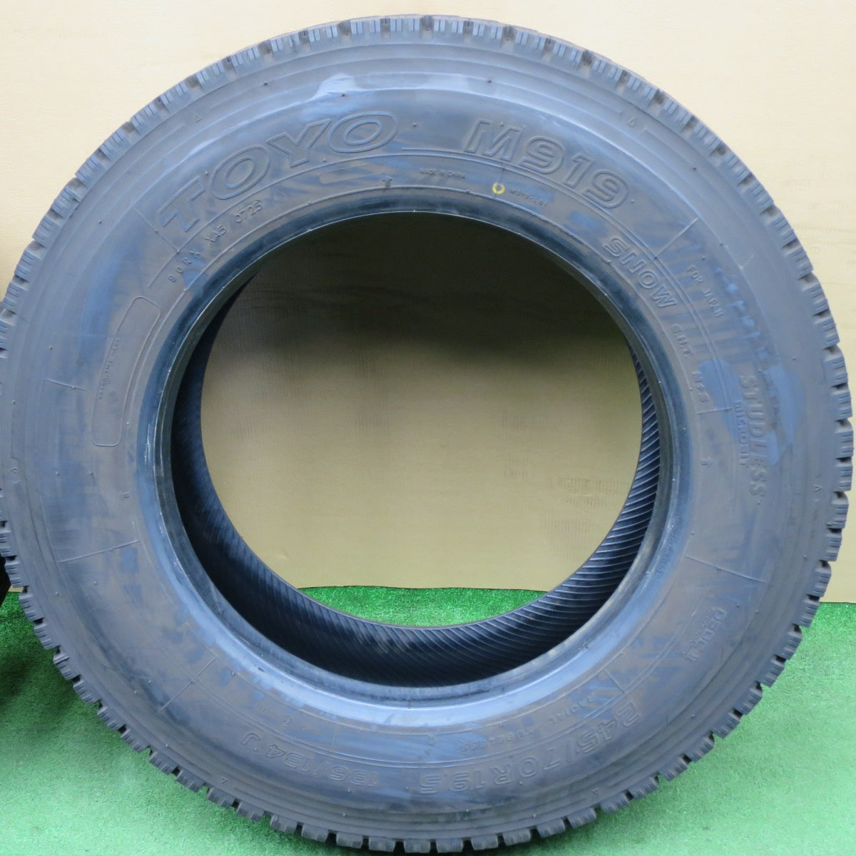 バリ溝！25年！9.5分★トラック タイヤ 245/70R19.5 136/134J スタッドレス トーヨー M919 19.5インチ★6033002NKスタ