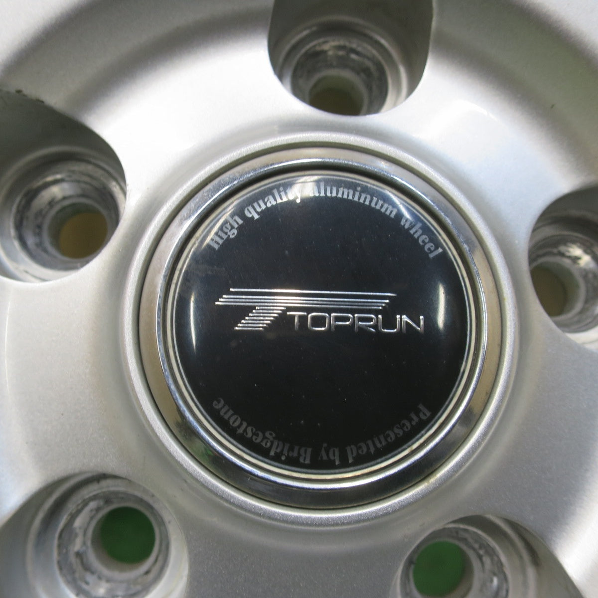 バリ溝！8.5分★スタッドレス 215/60R16 ブリヂストン ブリザック VRX TOPRUN トップラン 16インチ PCD114.3/5H★6011601イス