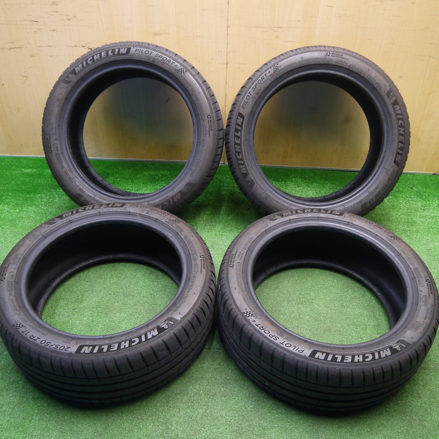 バリ溝！25年！9分★205/50R17 ミシュラン パイロットスポーツ4 タイヤ 17インチ ノート オーラ インプレッサ セレナ 等★5111205Hノタ