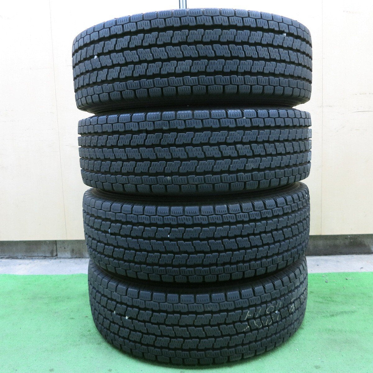 バリ溝！21年！8.5分★トラック タイヤ 225/70R16 117/115L スタッドレス ヨコハマ アイスガード iG91 TOPY スチール 127-9TC PCD222.25/6H★5021904ナス