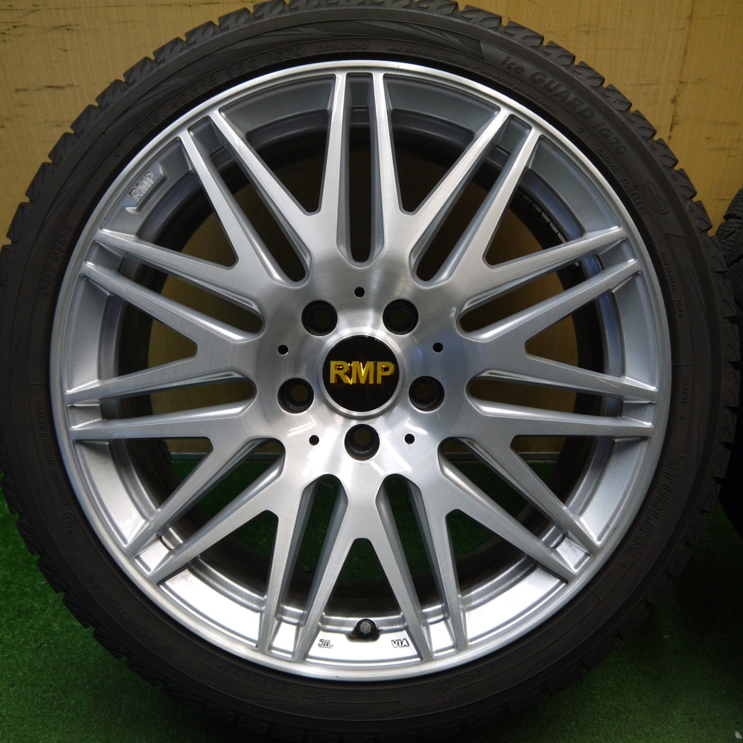 バリ溝！9.5分★ベンツ 等 RMP 225/40R18 スタッドレス ヨコハマ アイスガード iG70 18インチ PCD112/5H★6031101Hス