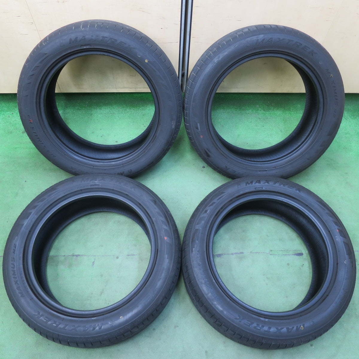 バリ溝！25年！9分★215/55R17 マックストレック MAXIMUS M2 タイヤ 17インチ クラウン マークX ヤリスクロス カムリ 等★5122017イノタ