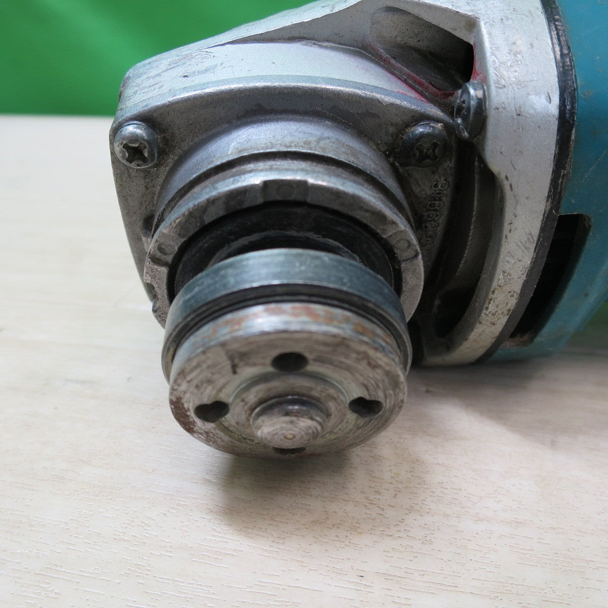[送料無料] ☆マキタ 100mm ディスクグラインダ 9533B 電動 工具 100V makita コード式 研削 研摩 研磨 機☆