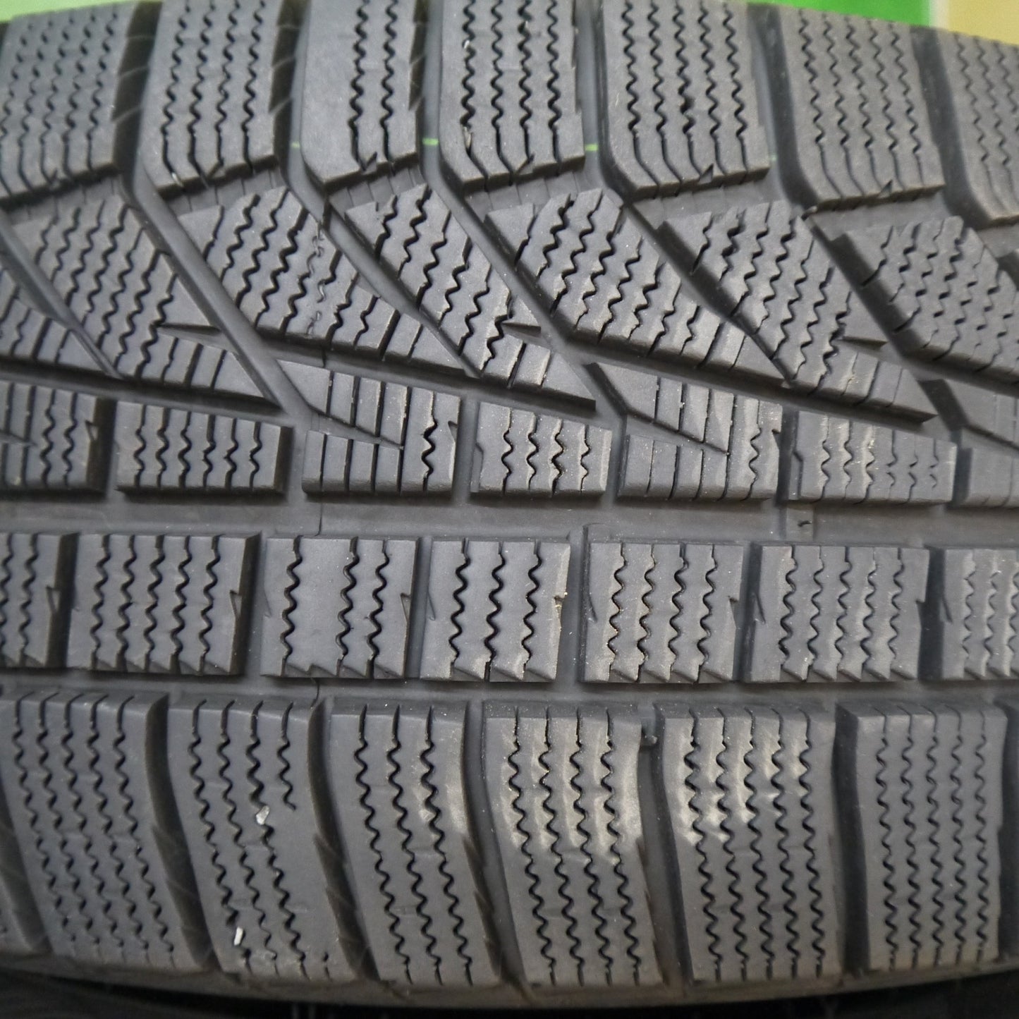 バリ溝！22年！9.5分★スタッドレス 215/60R17 ハンコック ウインターアイセプト IZ2A タイヤ 17インチ アルファード エスティマ エクストレイル 等★5121208Hスタ
