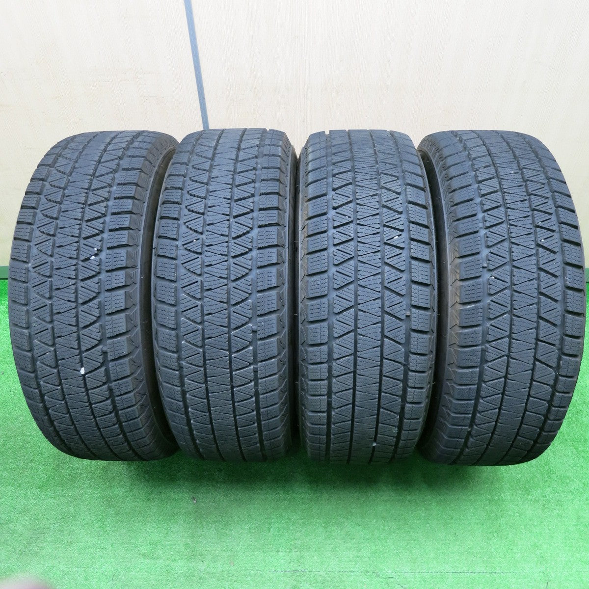 [送料無料] 付属品付！バリ溝！22年！綺麗！9.5分★スタッドレス 265/65R17 ブリヂストン ブリザック DM-V3 B-MUD K BIGWAY PCD139.7/6H★4100801NJス