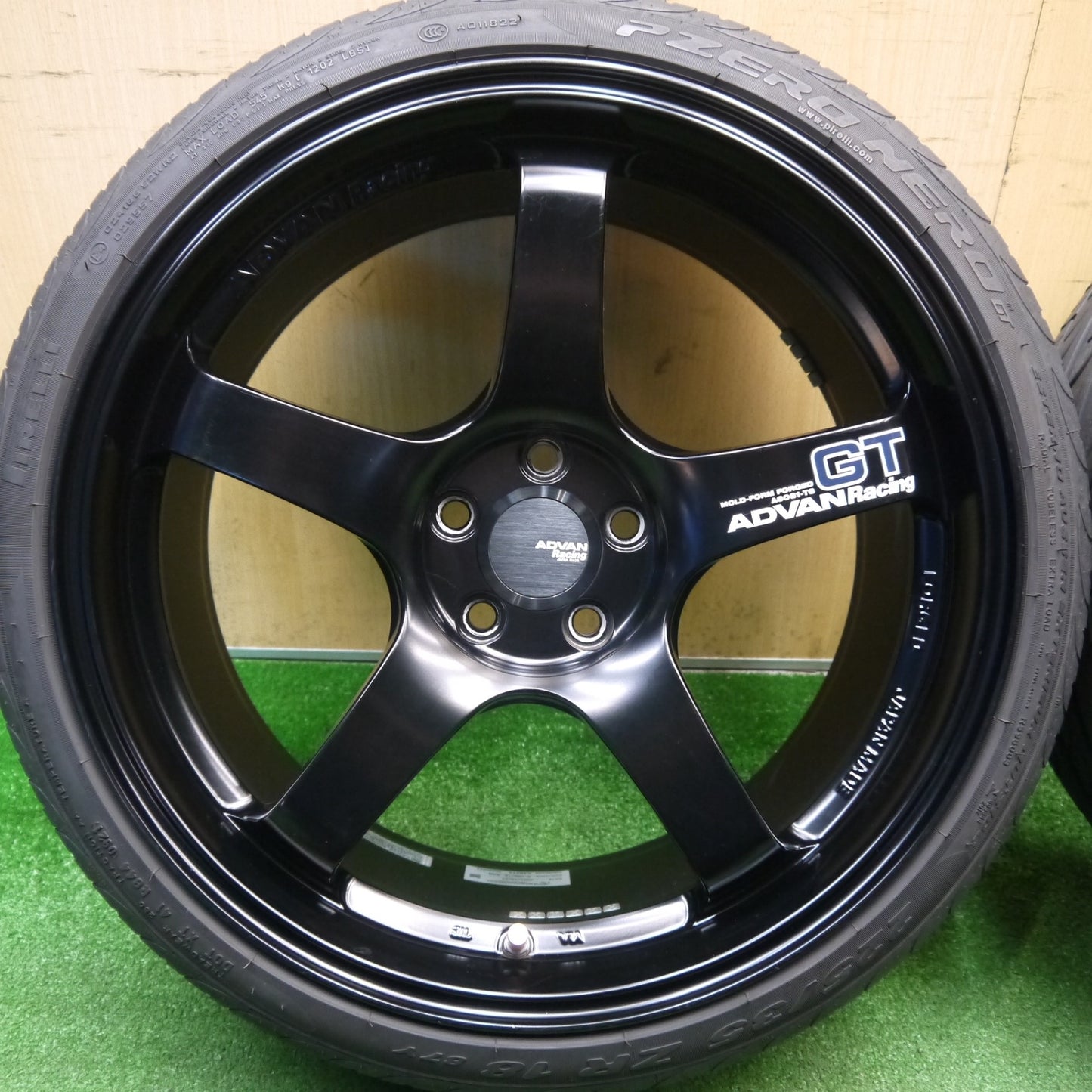 キレイ★プリウス 86 BRZ 等 ADVAN Racing GT 225/35R18 ピレリ P ZERO NERO GT アドバン レーシング 18インチ PCD100/5H★6011903Hノ