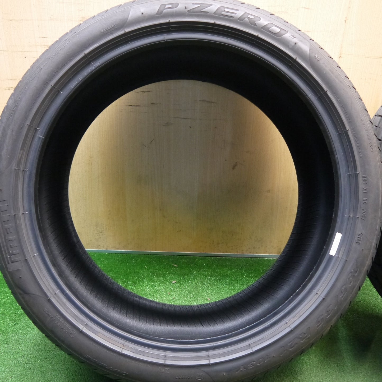バリ溝！24年！8.5分！2本★295/35R21 ピレリ PZERO TM Pゼロ 21インチ タイヤ マセラティ ポルシェ カイエン 等★6032503Hノタ