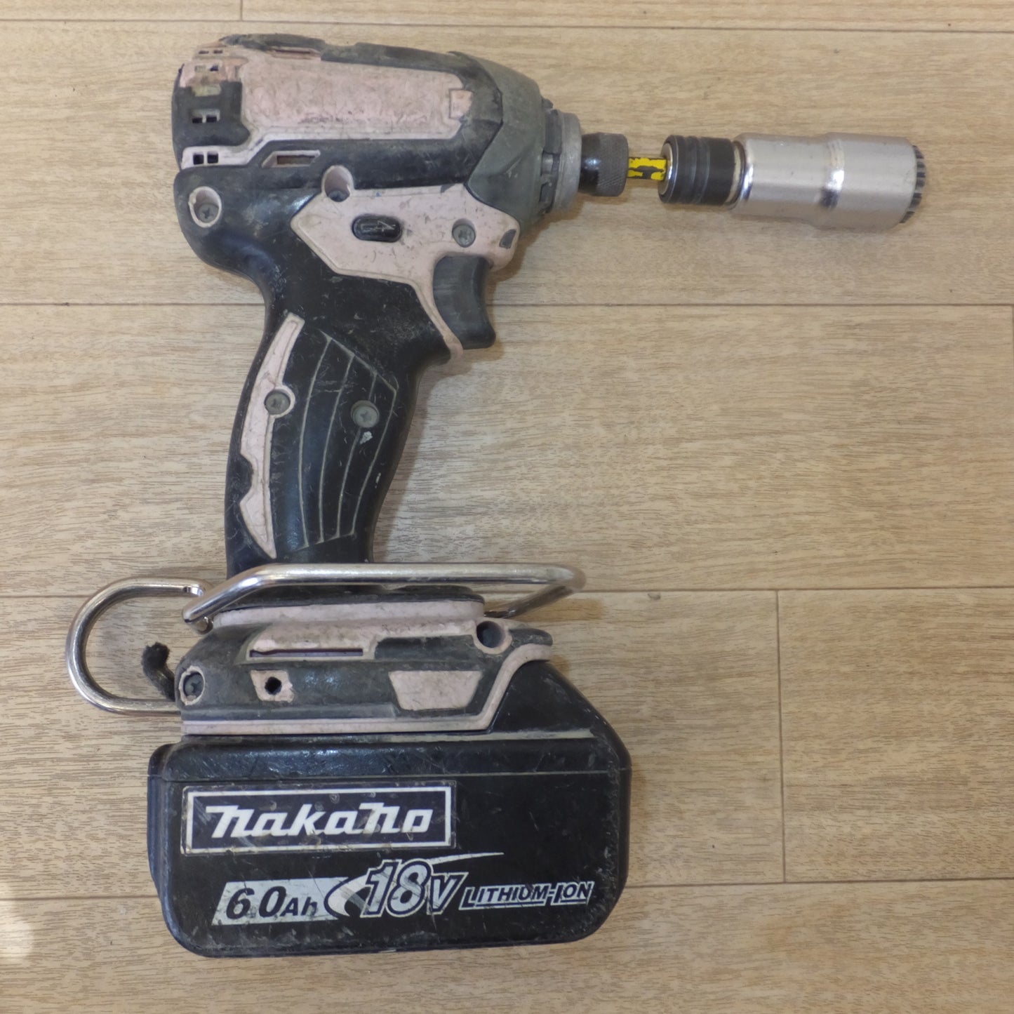 [送料無料] ★マキタ makita 充電式インパクトドライバ 形式不明品　バッテリ BL1860B BL1830　充電器 DC18RF　セット★