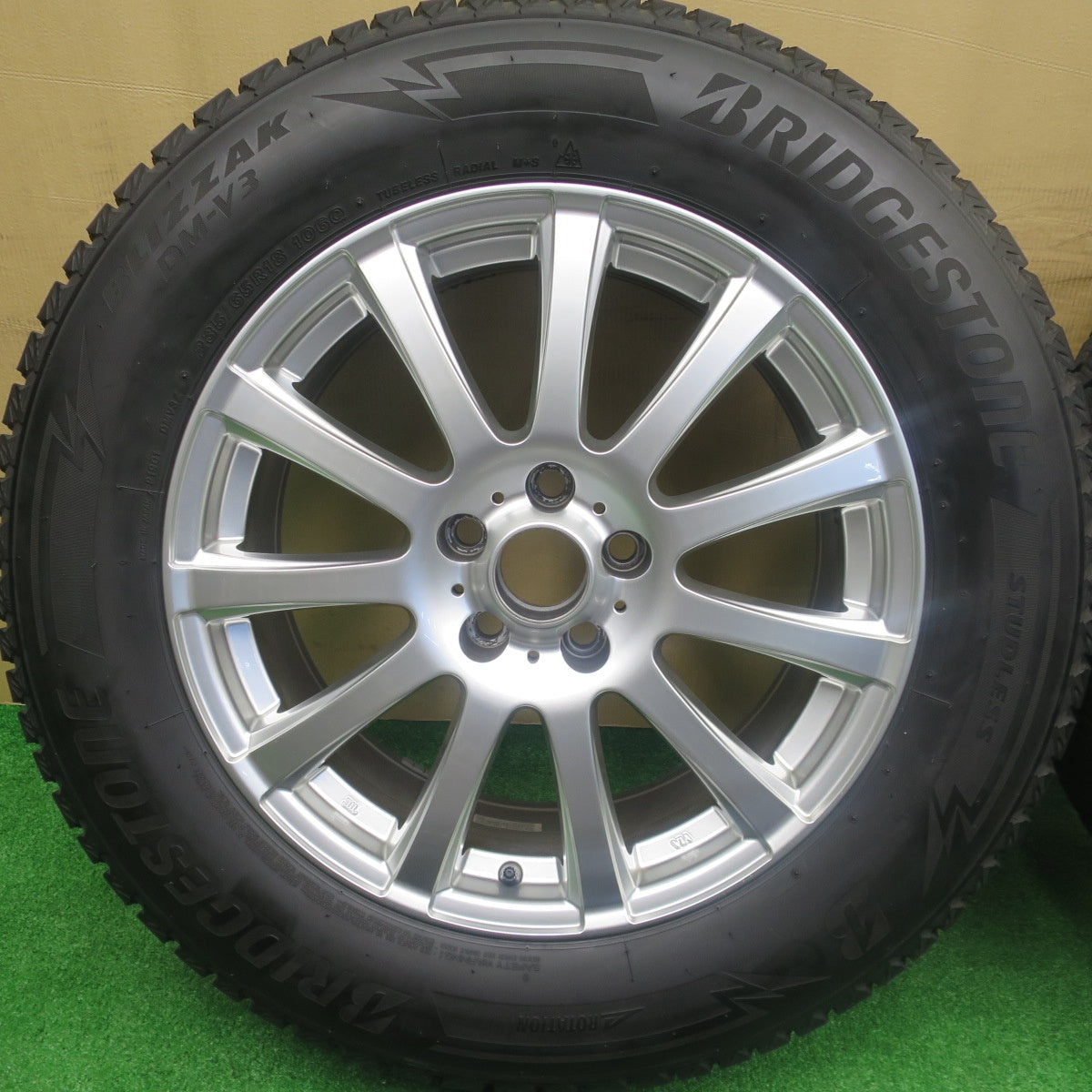 バリ溝！22年！キレイ！9分★スタッドレス 235/65R18 ブリヂストン ブリザック DM-V3 LF SPORT LFスポーツ 18インチ PCD114.3/5H★5121902NKス