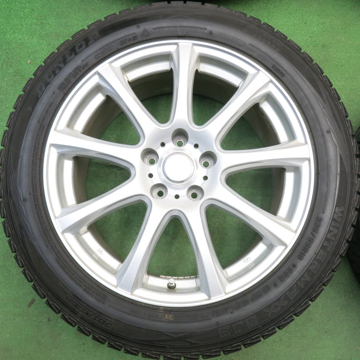 バリ溝！キレイ！9.5分以上★スタッドレス 225/55R18 ダンロップ ウインターマックス SJ8 DUFACT デュファクト 18インチ PCD114.3/5H★6041209HAス