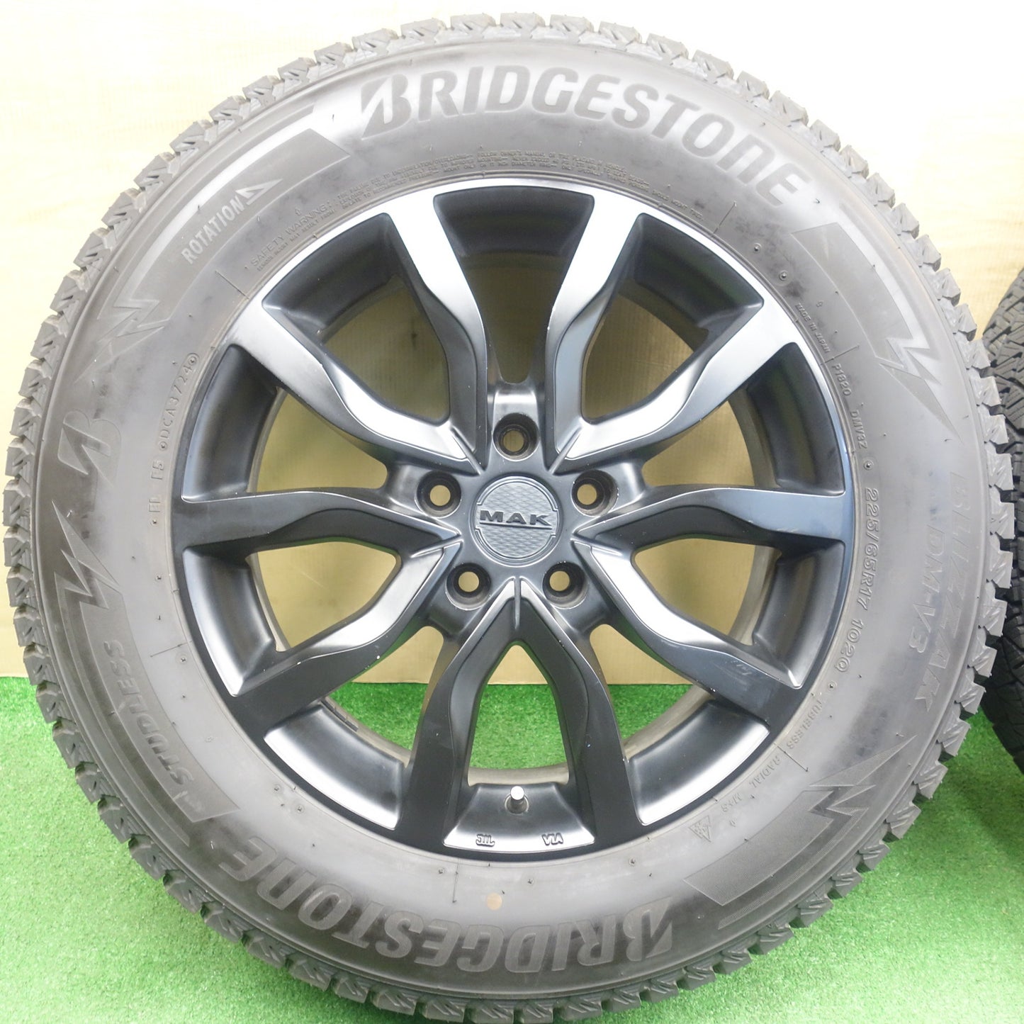 バリ溝！24年！9.5分★MAK KOLN 225/65R17 スタッドレス ブリヂストン ブリザック DM-V3 ケルン 17インチ PCD114.3/5H★6020202KTス