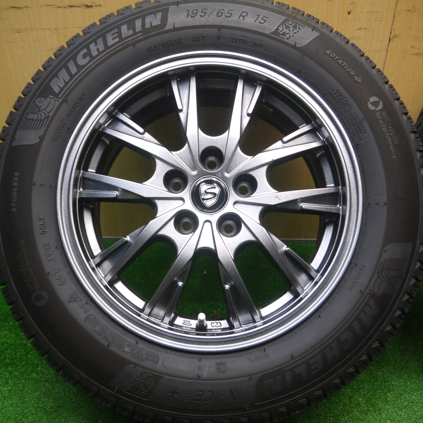 [送料無料] バリ溝！9分★プリウス等 195/65R15 スタッドレス ミシュラン X-ICE3+ STRANGER ストレンジャー 15インチ PCD100/5H★4100404Hス