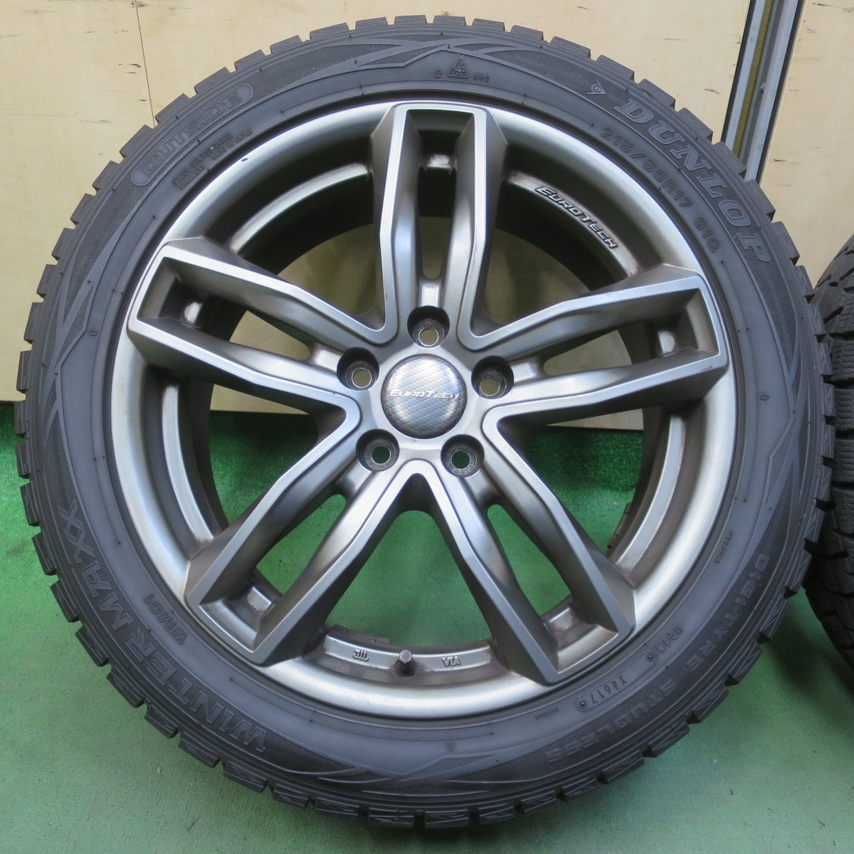 バリ溝！9.5分◎ボルボ 等 EUROTECH GAYA5 215/50R17 スタッドレス ダンロップ ウインターマックス WM01 ユーロテック ガヤ5 17インチ PCD108/5H◎6071102イス