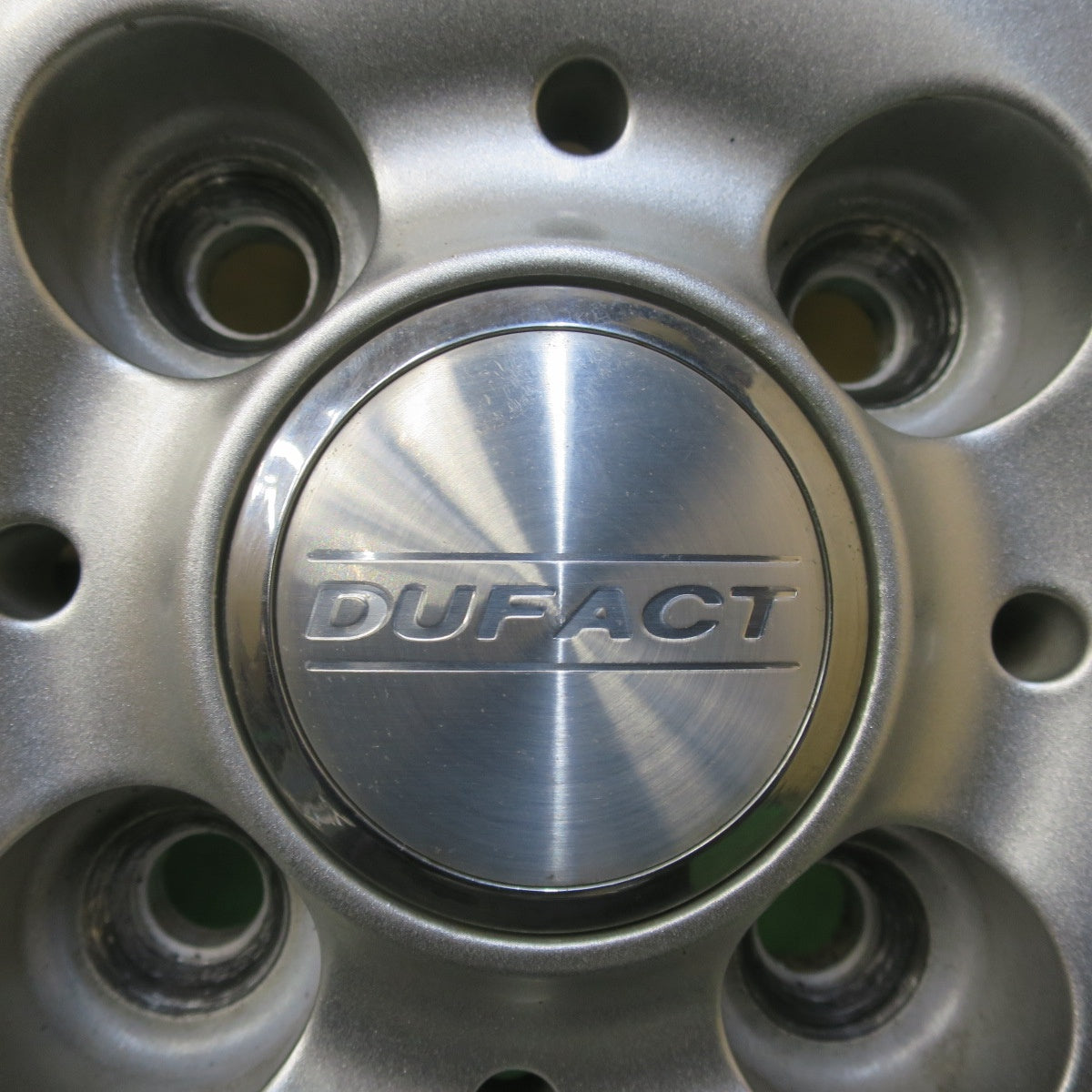 バリ溝！キレイ！9.5分以上★スタッドレス 175/60R16 ダンロップ ウインターマックス WM02 DUFACT デュファクト 16インチ PCD100/4H★6022501イス