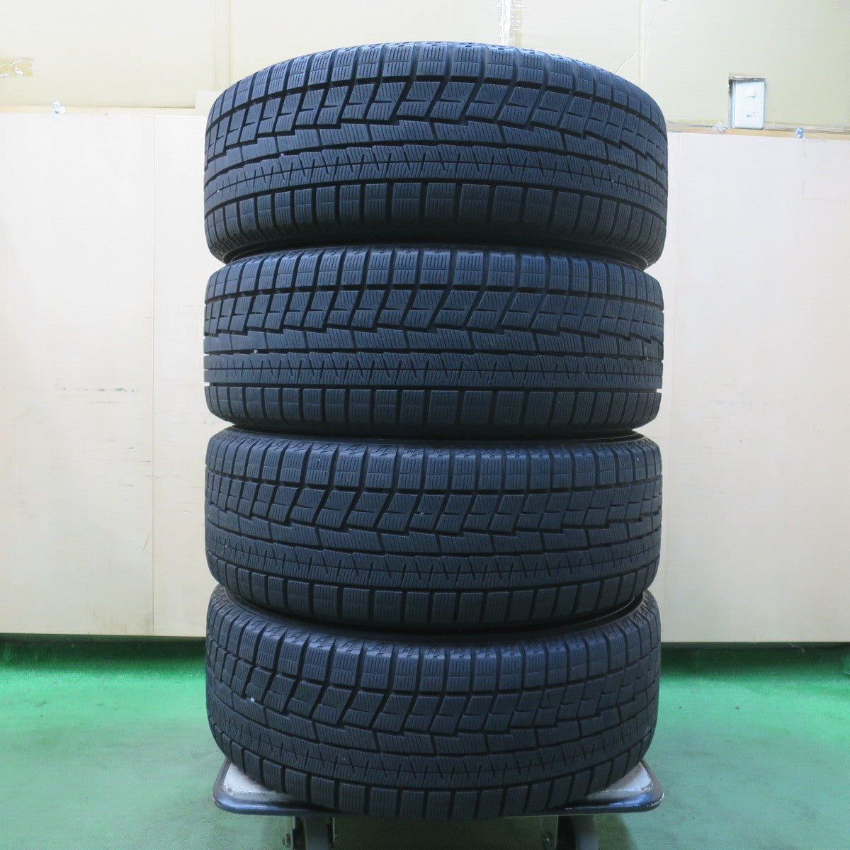 バリ溝！23年！キレイ！9.5分以上★スタッドレス 225/55R17 ヨコハマ アイスガード iG60 SCHNEIDER シュナイダー 17インチ PCD114.3/5H★5120403イス