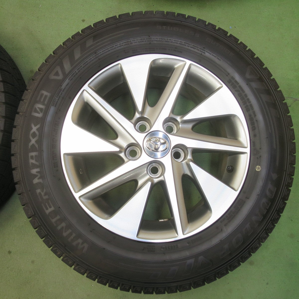 バリ溝！23年！9.5分★トヨタ 20系 アルファード ハイブリッド ヴェルファイア 純正 215/65R16 スタッドレス ダンロップ ウインターマックス03 16インチ PCD114.3/5H★6051406イス