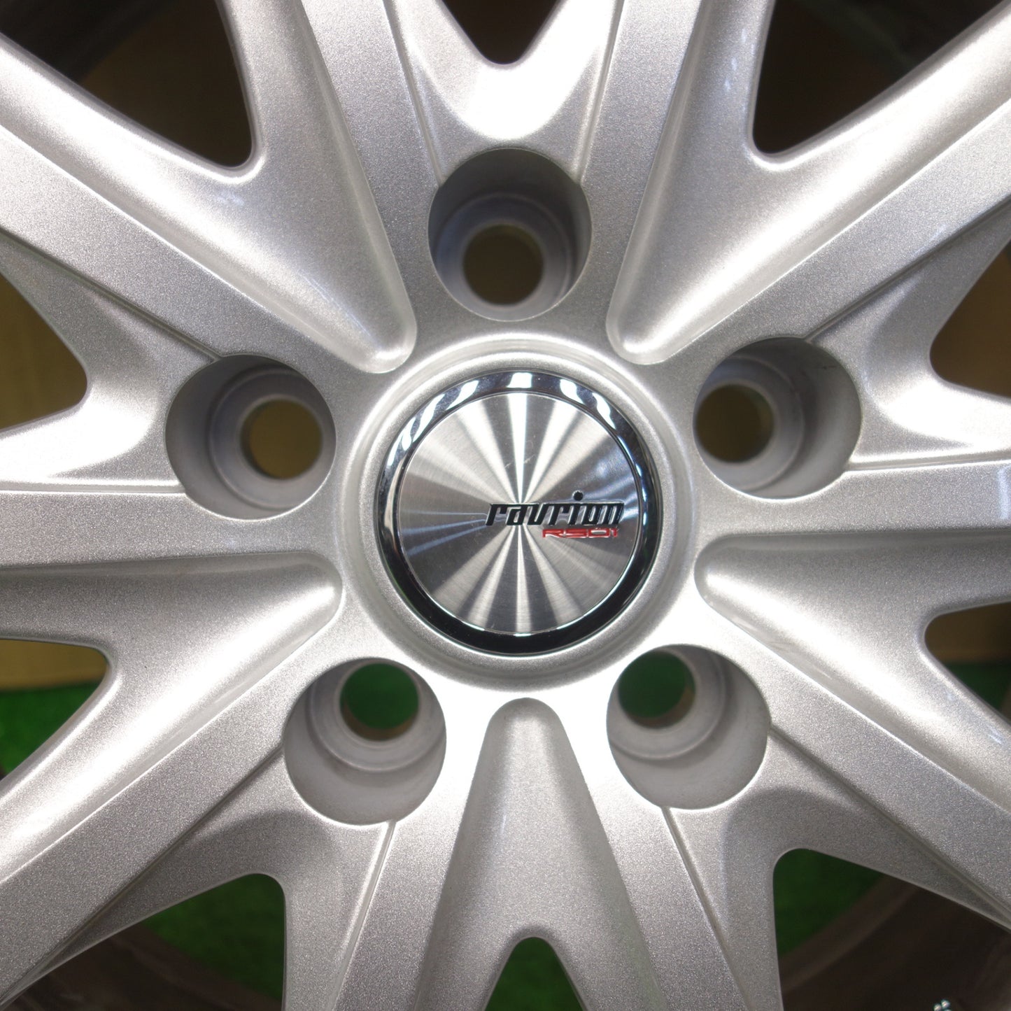 バリ溝！24年！キレイ！ほぼ10分★スタッドレス 205/60R16 グッドイヤー アイスナビ7 ravrion RS01 ラブリオン 16インチ PCD114.3/5H★5112901KTス