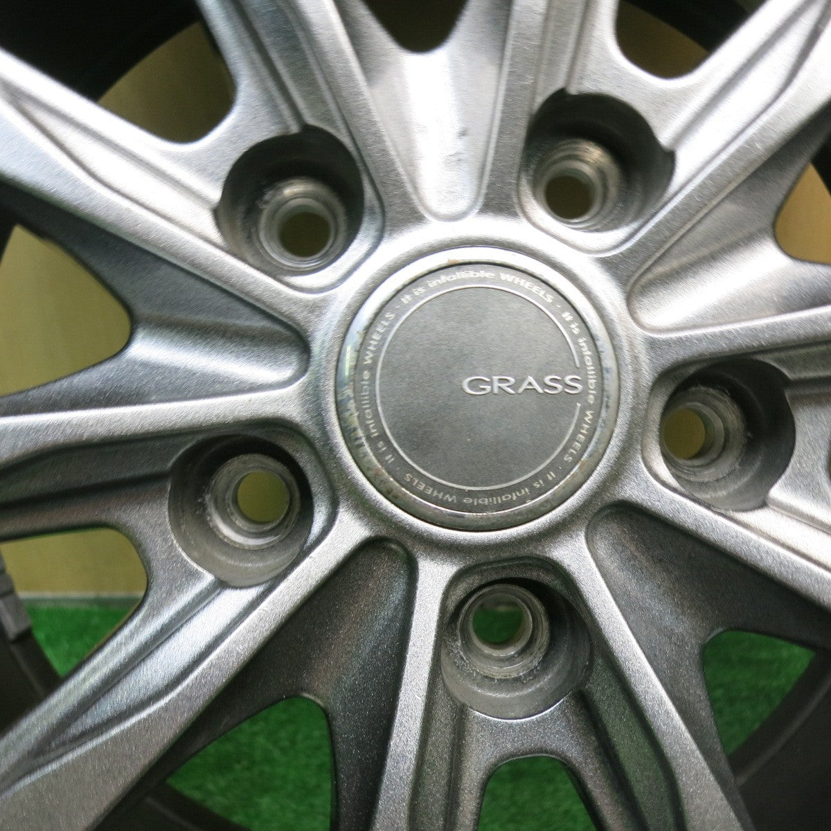 バリ溝！21年！キレイ！9.5分以上★スタッドレス 205/60R16 ヨコハマ アイスガード iG60 GRASS グラス 16インチ PCD114.3/5H★5081304AKス