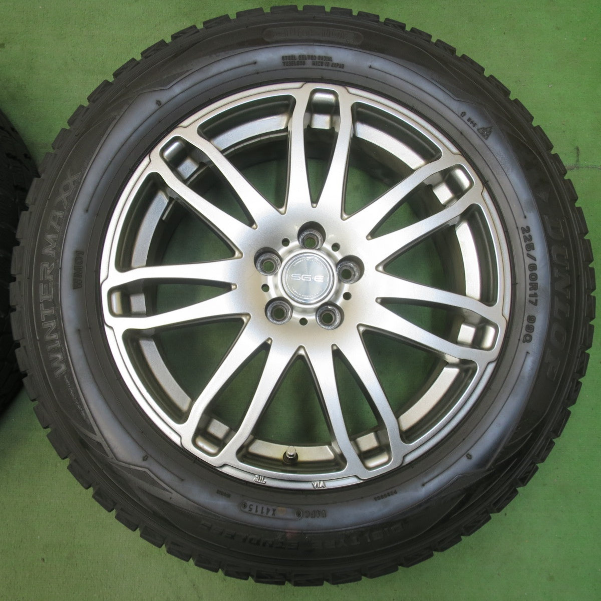 バリ溝！9分★フォレスター 等 225/60R17 スタッドレス ダンロップ ウインターマックス WM01 SG-E 社外 アルミ 17インチ PCD100/5H★5123011イス