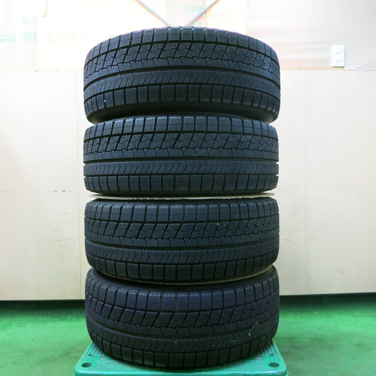 *送料無料* バリ溝！キレイ！9.5分★トヨタ 200系 クラウン アスリート 純正 225/45R18 スタッドレス ブリヂストン ブリザック VRX PCD114.3/5H★4061103ナス