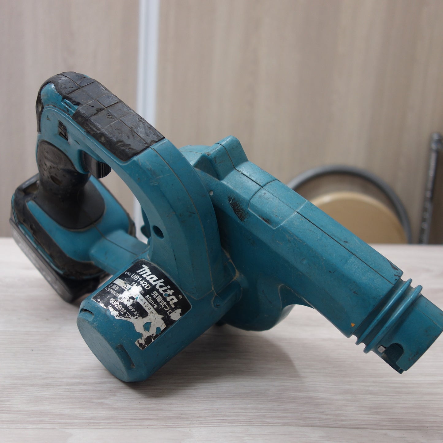 [送料無料] ☆マキタ 充電式 ブロワ UB142D ブロア 送風 集じん makita 6.0Ah 14.4V☆