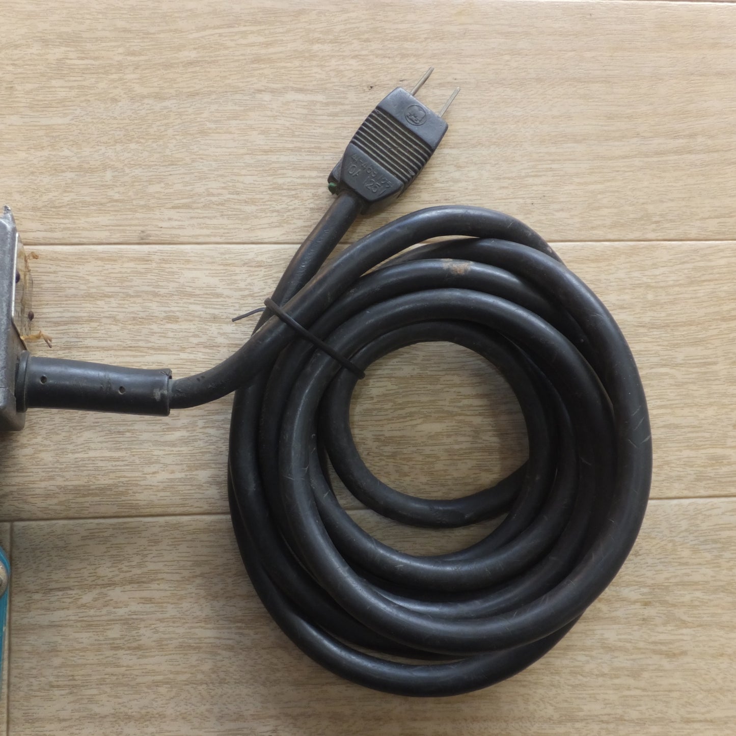 [送料無料] ★マキタ makita トリマ 3700　100V 380W 50-60Hz 4A 30000/min.★