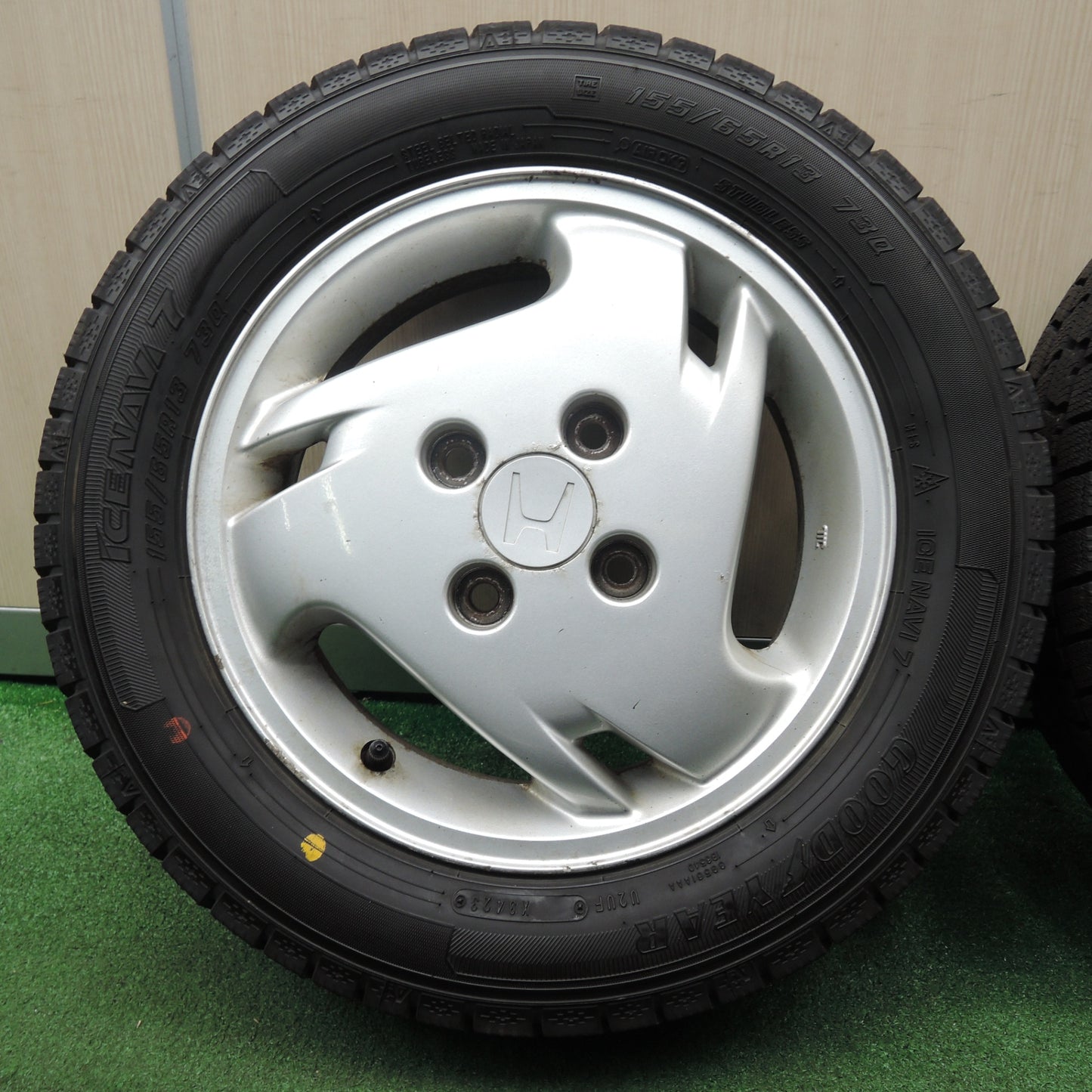 *送料無料* 超バリ溝！23年！ほぼ10分★ホンダ ライフ 純正 155/65R13 スタッドレス グッドイヤー アイスナビ7 13インチ PCD100/4H★4021609NJス