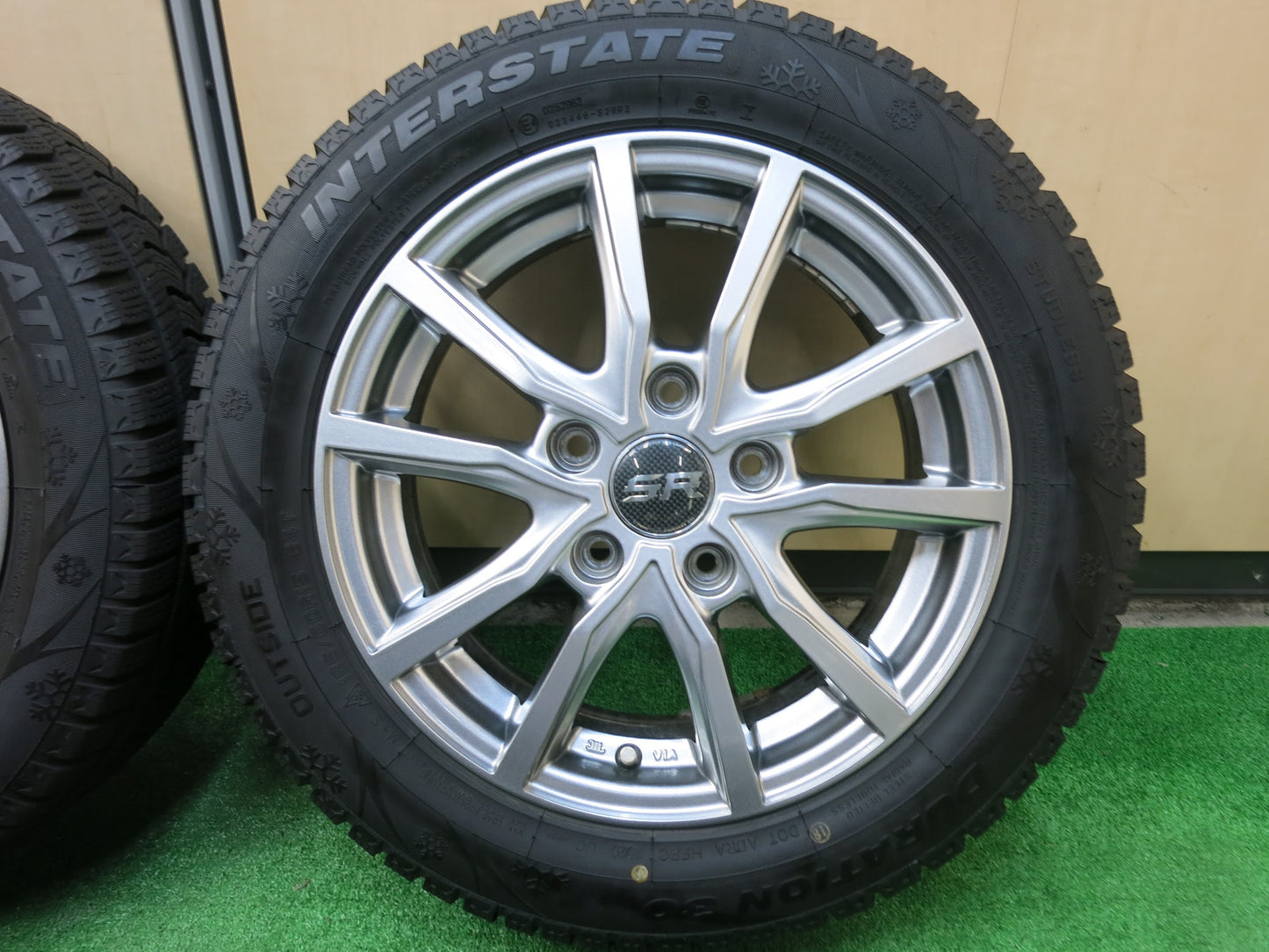 [送料無料]バリ溝！20年！綺麗！9.5分★スタッドレス 185/60R15 インターステート デュレーション30 STRANGER ストレンジャー 15インチ PCD114.3/5H★3020102ヒス