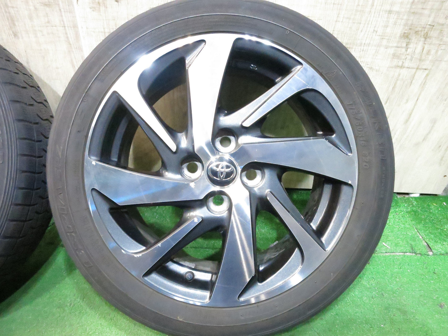 [送料無料]バリ溝！8.5分★トヨタ トヨタ アクア Xアーバン 純正 175/60R16 スタッドレス ファルケン エスピア EPZ 16インチ PCD100/4H★3021508Hス