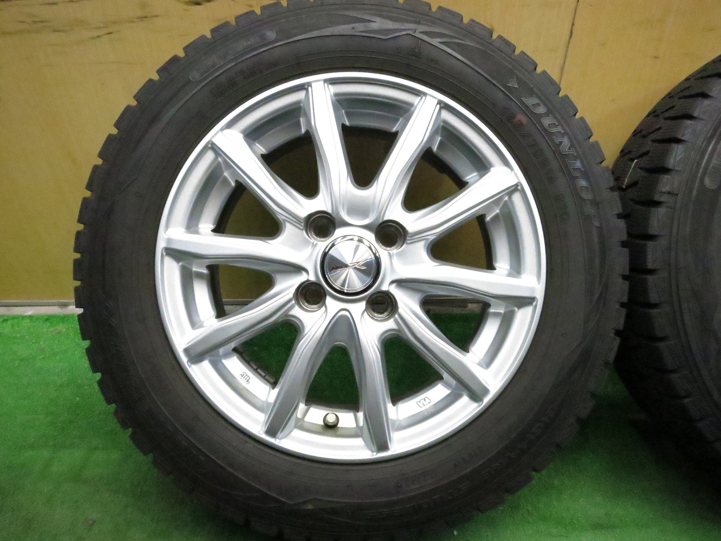 [送料無料]バリ溝！19年！キレイ！9.5分以上★スタッドレス 165/70R14 ダンロップ ウインターマックス WM01 JOKER ジョーカー 14インチ PCD100/4H★3011602Hス