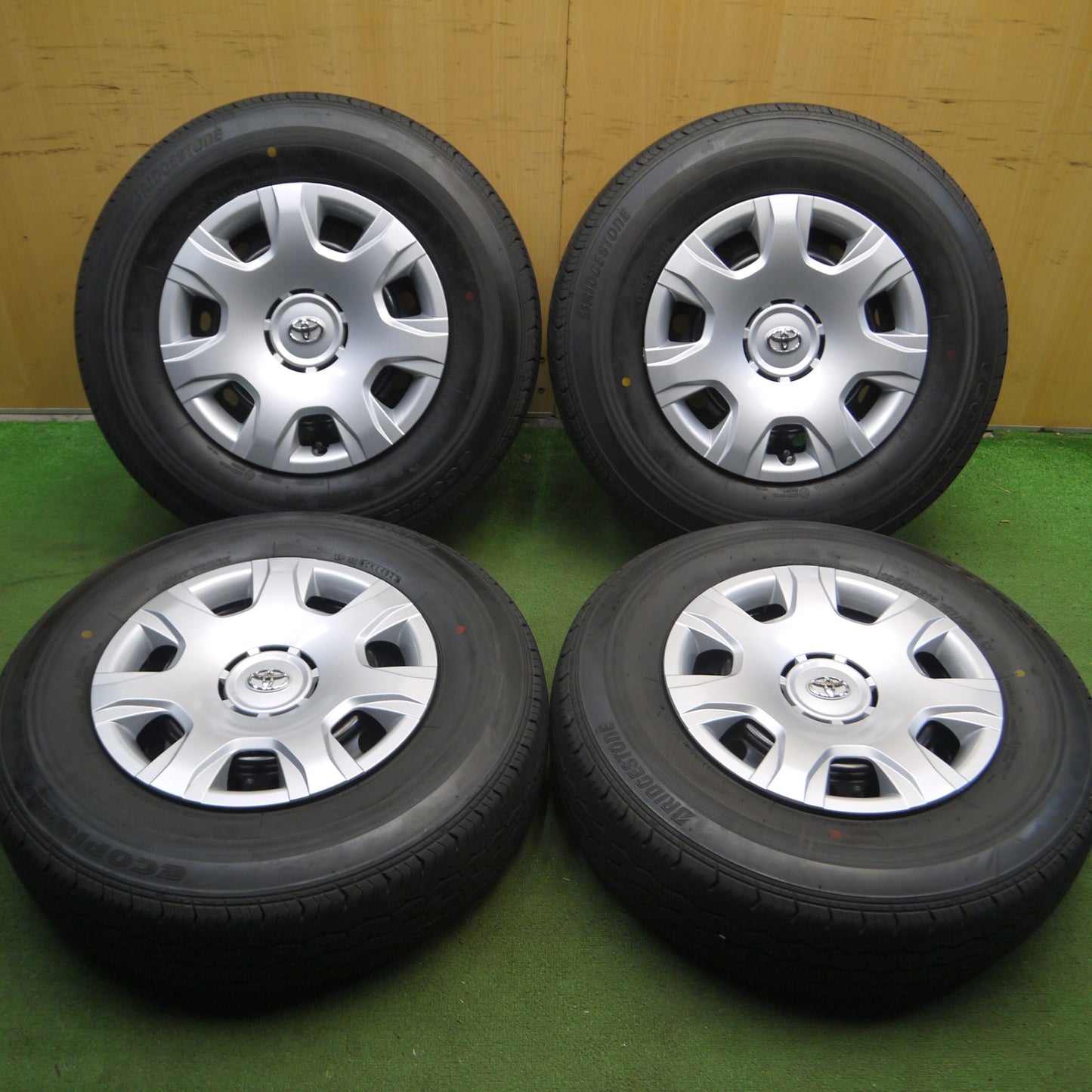 *送料無料* ほぼ新車外し！23年★トヨタ 200系 ハイエース 純正 スチール 195/80R15 107/105N ブリヂストン エコピア RD613 PCD139.7/6H★4020613Hノ
