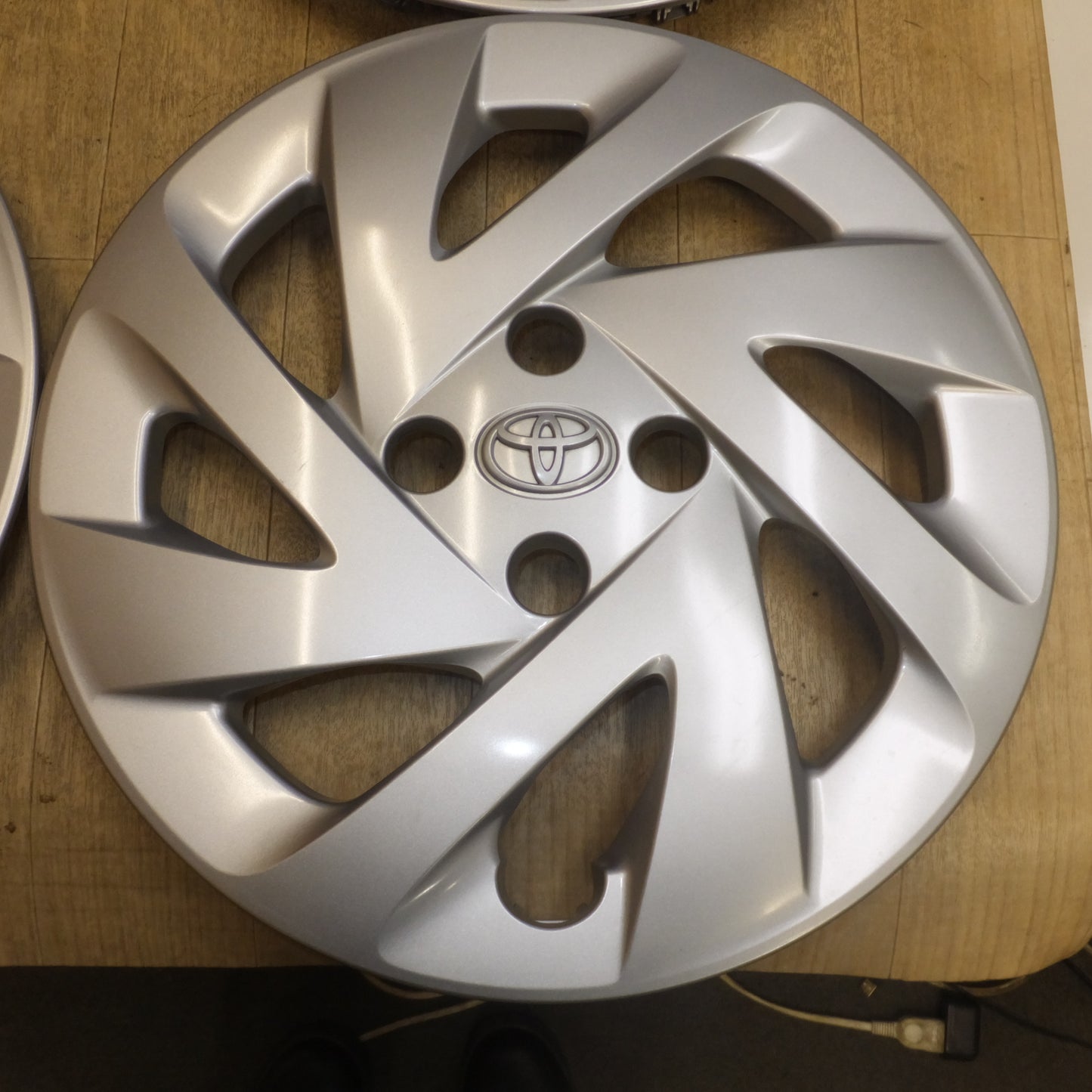 [送料無料]★トヨタ TOYOTA 純正 アクア ホイールキャップ 42602-52620 15インチ 4点 セット★