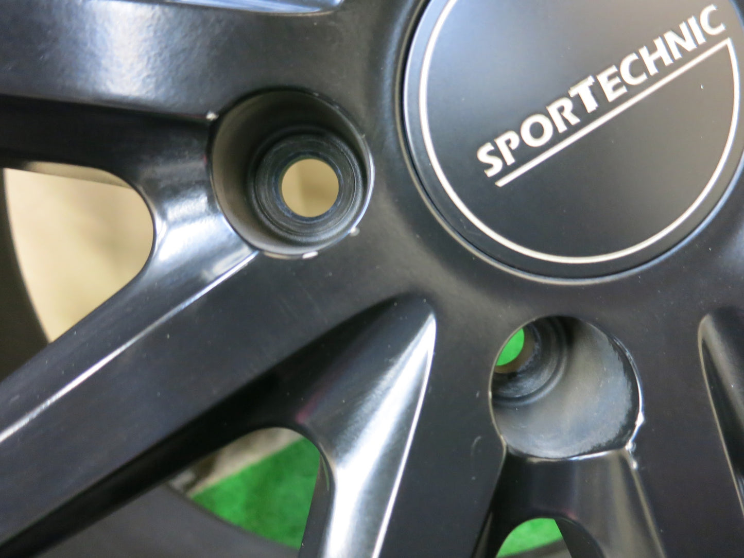 [送料無料]バリ溝！キレイ！9.5分★アウディ 等 SPORT TECHNIC 235/55R18 スタッドレス ヨコハマ アイスガード G075 スポーツテクニック PCD112/5H★3031106ヒス