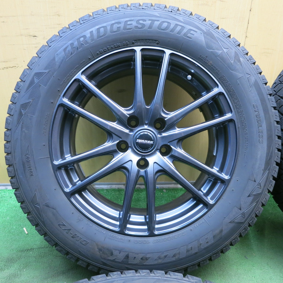 *送料無料* バリ溝！キレイ！8.5分★スタッドレス 225/65R17 ブリヂストン ブリザック DM-V2 WAREN ヴァーレン 17インチ PCD114.3/5H★4020905KKス