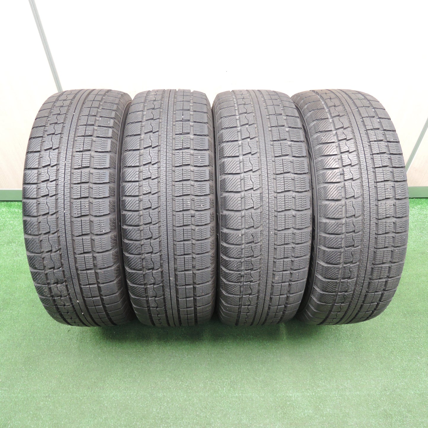 *送料無料*バリ溝！キレイ！9.5分★ベンツ Aクラス W169 純正 205/55R17 スタッドレス トーヨー ウインター トランパス MK4α 17インチ PCD112/5H★3120809TNス