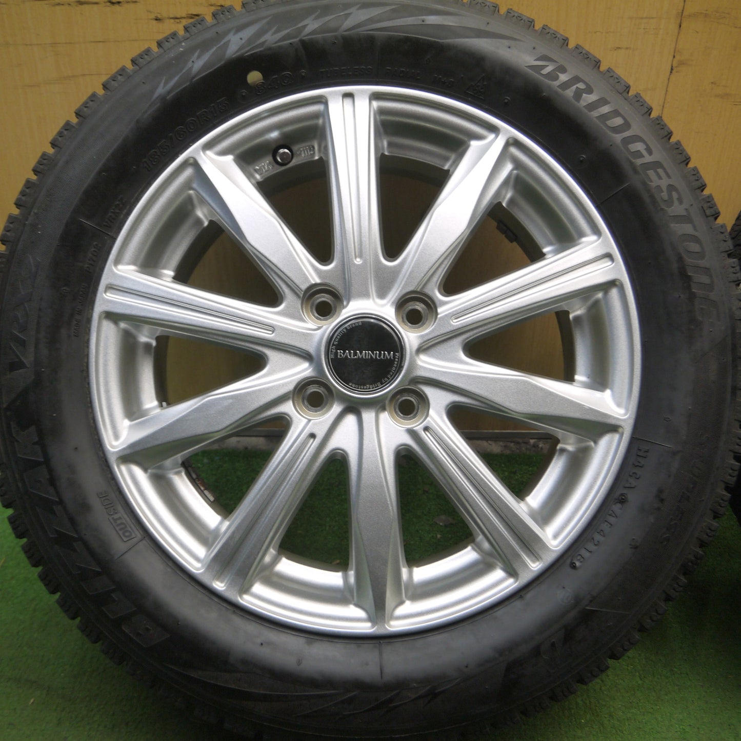 *送料無料* バリ溝！キレイ！9分★スタッドレス 185/60R15 ブリヂストン ブリザック VRX2 BALMINUM バルミナ 15インチ PCD100/4H★4022103Hス