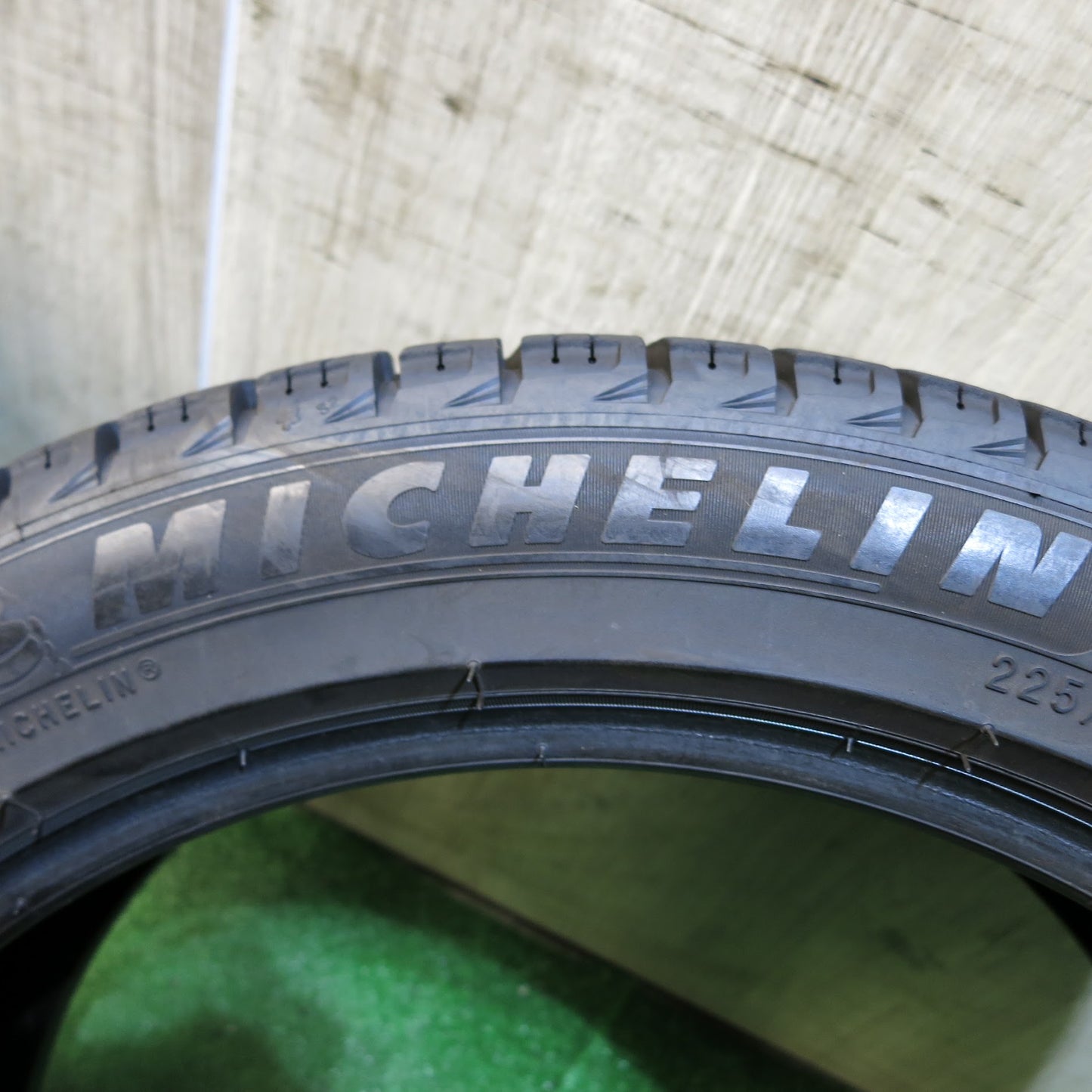 [送料無料]バリ溝！19年！9.5分★スタッドレス 225/45R17 ミシュラン X-ICE3+ タイヤ 17インチ レガシィ インプレッサ BRZ 86 スカイライン 等★3062117Hスタ