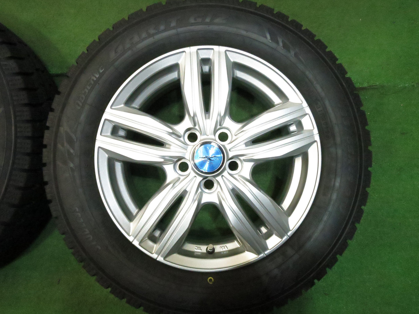 [送料無料]未使用！19年★リウス 等 195/65R15 スタッドレス トーヨー オブザーブ ガリット GIZ JOKER weds ジョーカー 15インチ PCD100/5H★2122802Hス